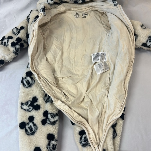 H&M X Disney - Mickey Mouse - plush convertible bunting bag. Size 9 mont… - Picture 5 of 7